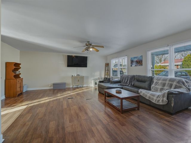 102 McConkey Ave, Barboursville, WV 25504