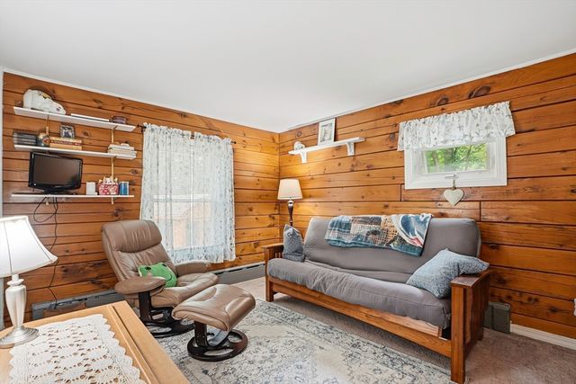 59 Woodland Rd, Southborough, MA 01772