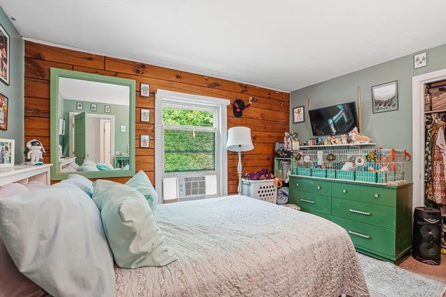 59 Woodland Rd, Southborough, MA 01772