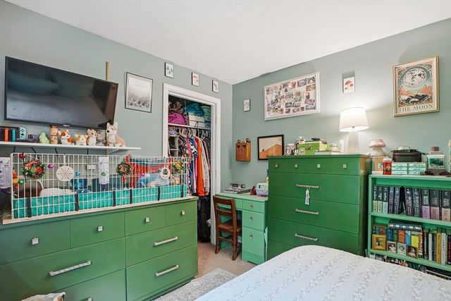 59 Woodland Rd, Southborough, MA 01772