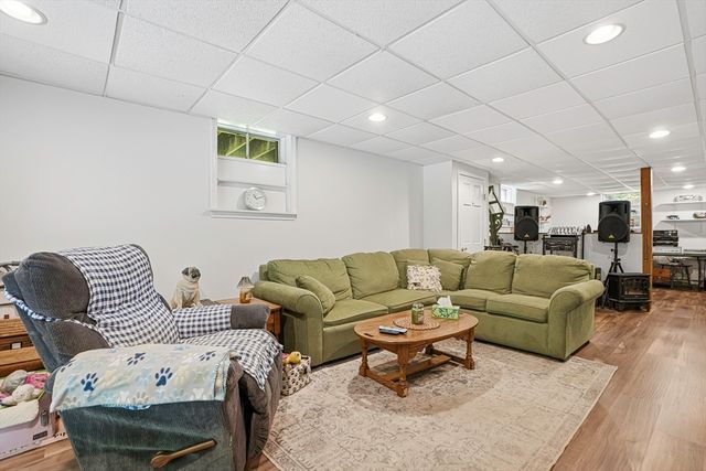 59 Woodland Rd, Southborough, MA 01772