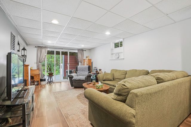 59 Woodland Rd, Southborough, MA 01772