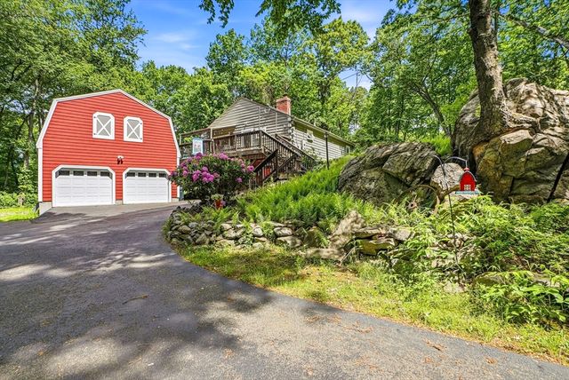 59 Woodland Rd, Southborough, MA 01772