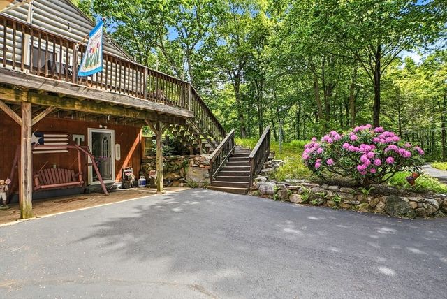 59 Woodland Rd, Southborough, MA 01772
