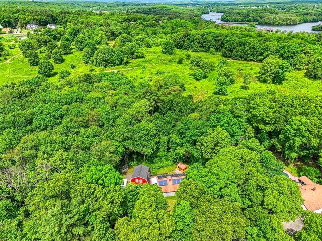 59 Woodland Rd, Southborough, MA 01772