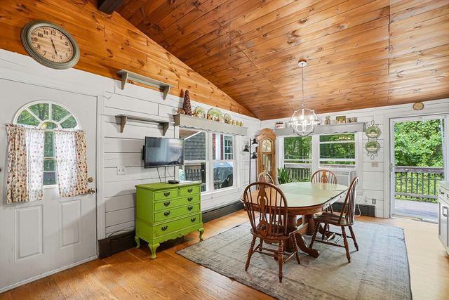 59 Woodland Rd, Southborough, MA 01772