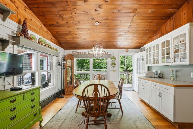 59 Woodland Rd, Southborough, MA 01772