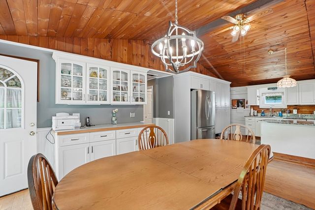 59 Woodland Rd, Southborough, MA 01772