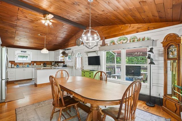 59 Woodland Rd, Southborough, MA 01772