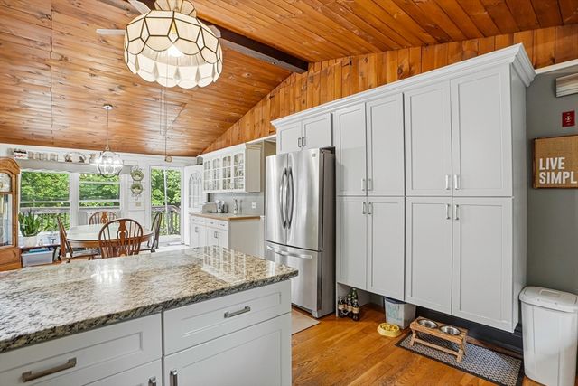 59 Woodland Rd, Southborough, MA 01772