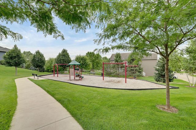 11340 Sandcastle Drive D, Woodbury, MN 55129