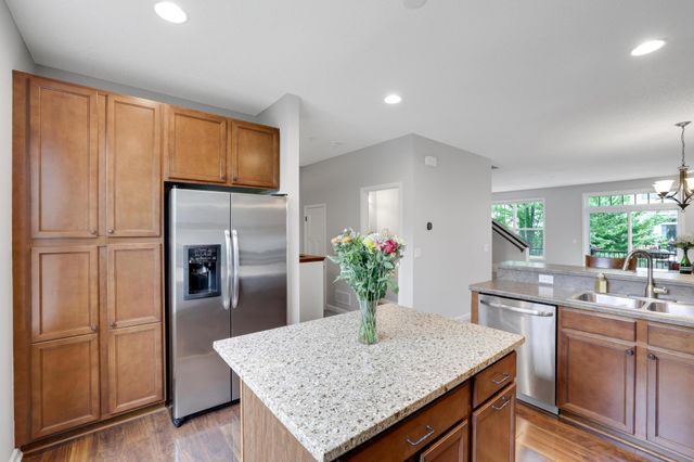11340 Sandcastle Drive D, Woodbury, MN 55129