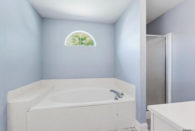 18606 Perkins Oak Rd, Prairieville, LA 70769