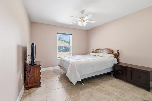18606 Perkins Oak Rd, Prairieville, LA 70769