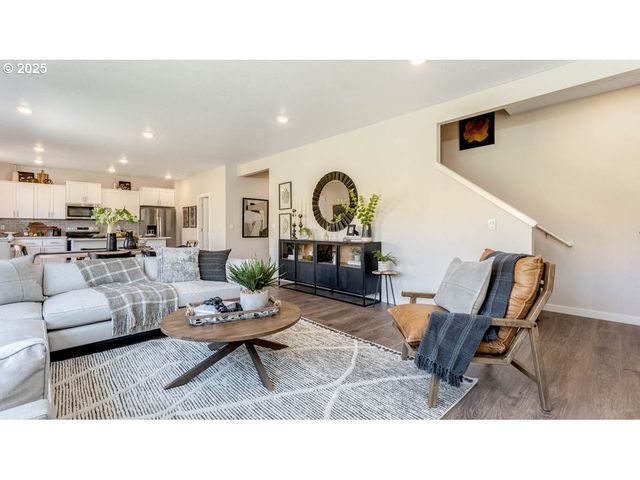 9371 Se Crystal Rose St, Happy Valley, OR 97086