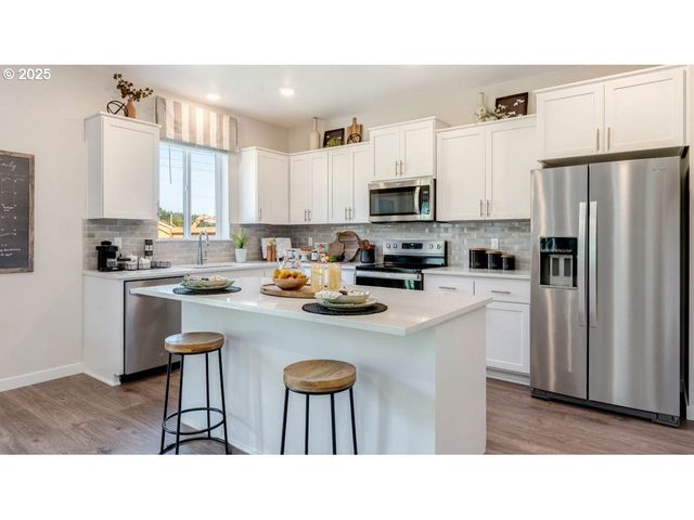 9371 Se Crystal Rose St, Happy Valley, OR 97086