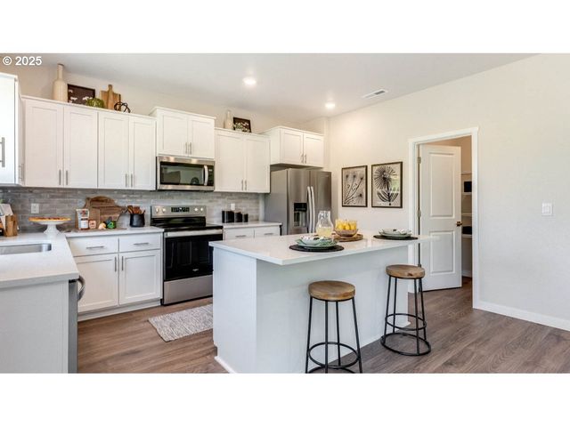 9371 Se Crystal Rose St, Happy Valley, OR 97086