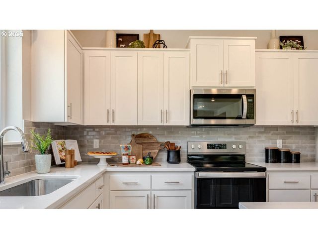 9371 Se Crystal Rose St, Happy Valley, OR 97086