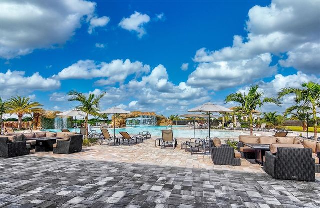 5548 PALMER CIRCLE 205, Bradenton, FL 34211