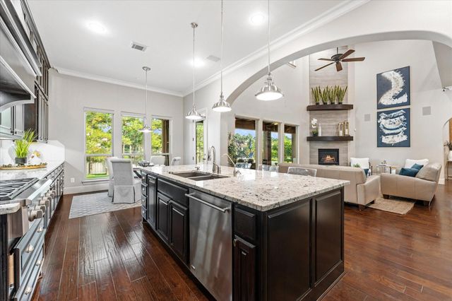 19 Paloma Bend Place, The Woodlands, TX 77389