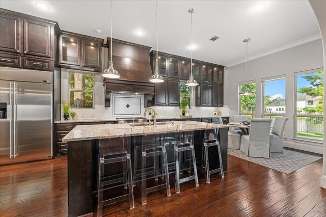 19 Paloma Bend Place, The Woodlands, TX 77389