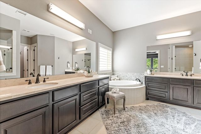 19 Paloma Bend Place, The Woodlands, TX 77389