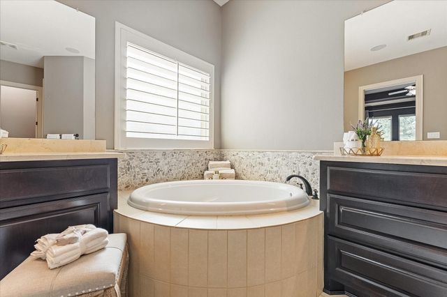 19 Paloma Bend Place, The Woodlands, TX 77389