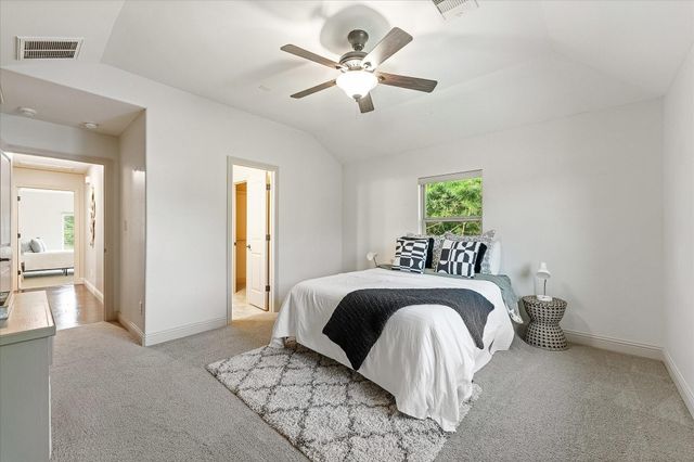 19 Paloma Bend Place, The Woodlands, TX 77389