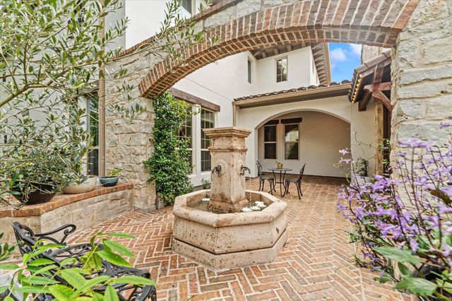 19 Paloma Bend Place, The Woodlands, TX 77389