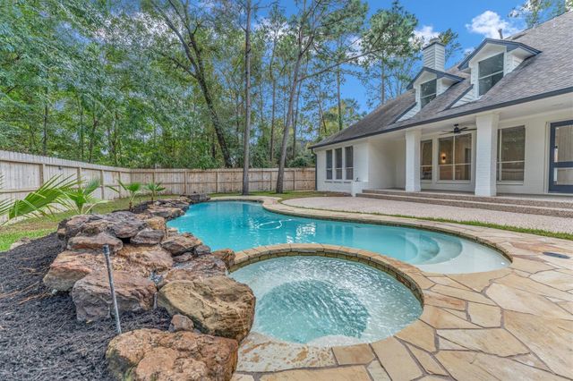 30 E Wedgemere Circle, The Woodlands, TX 77381