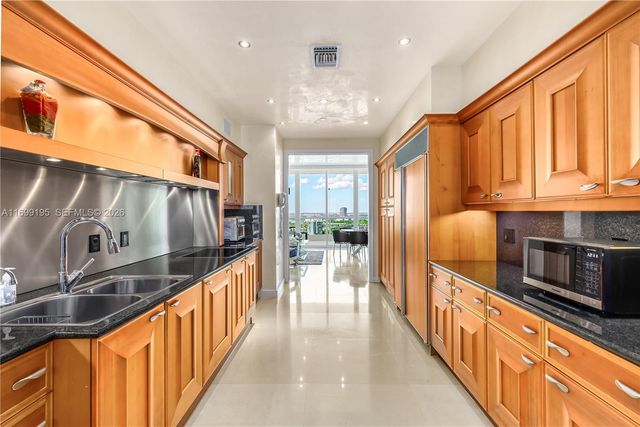 20155 NE 38th Court 2903, Aventura, FL 33180