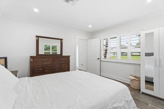 3952 SE Fairway W, Stuart, FL 34997