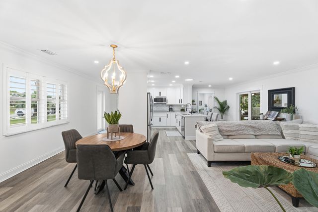 3952 SE Fairway W, Stuart, FL 34997