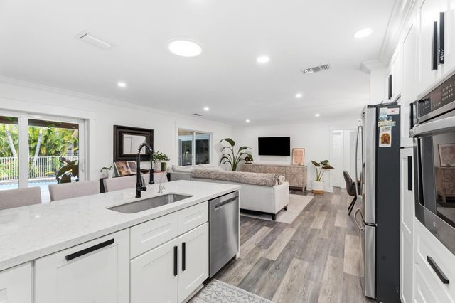 3952 SE Fairway W, Stuart, FL 34997