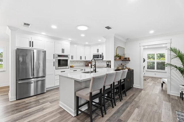 3952 SE Fairway W, Stuart, FL 34997