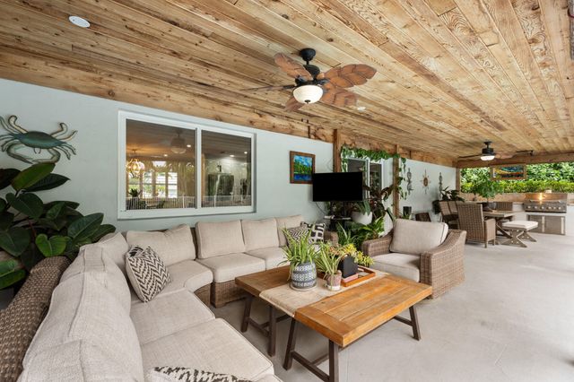 3952 SE Fairway W, Stuart, FL 34997