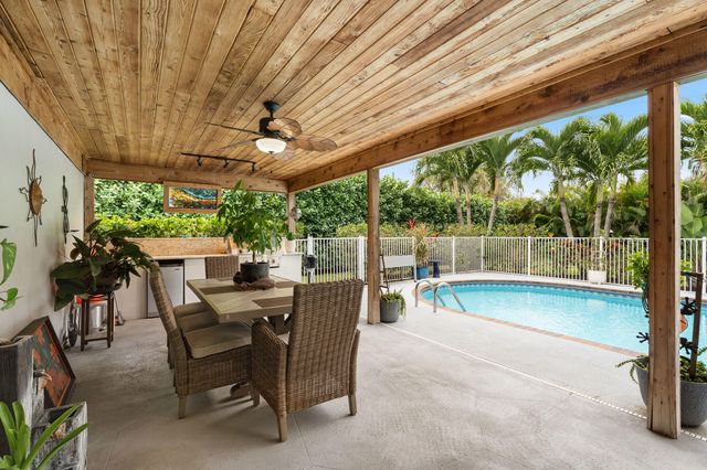 3952 SE Fairway W, Stuart, FL 34997