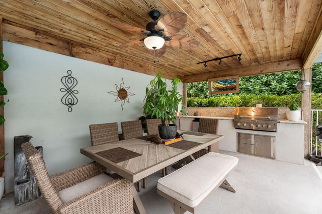 3952 SE Fairway W, Stuart, FL 34997