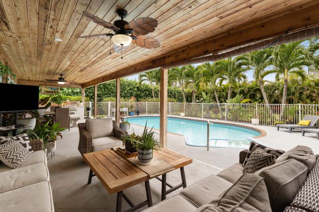 3952 SE Fairway W, Stuart, FL 34997