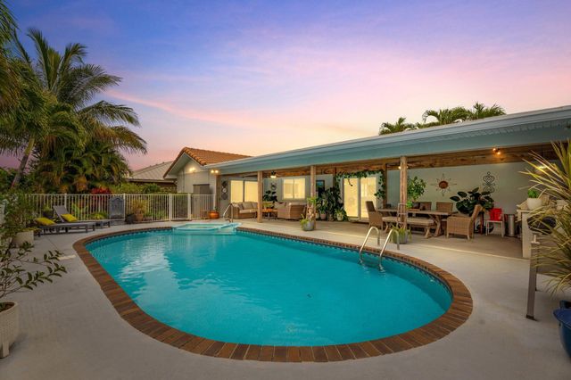 3952 SE Fairway W, Stuart, FL 34997