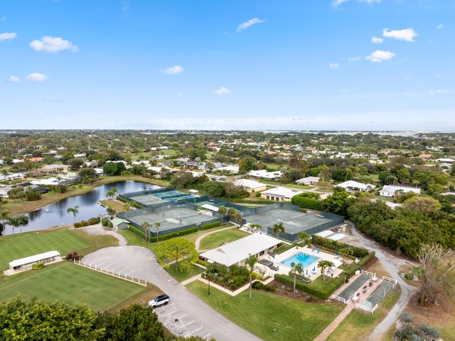 3952 SE Fairway W, Stuart, FL 34997