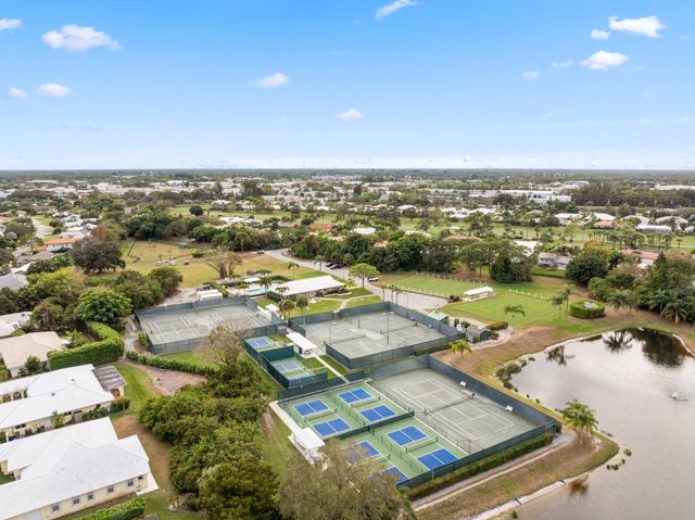 3952 SE Fairway W, Stuart, FL 34997