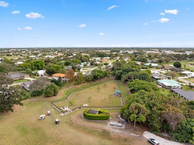 3952 SE Fairway W, Stuart, FL 34997