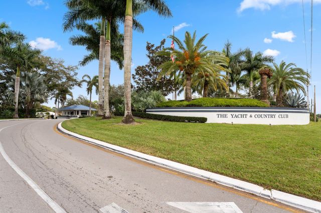 3952 SE Fairway W, Stuart, FL 34997