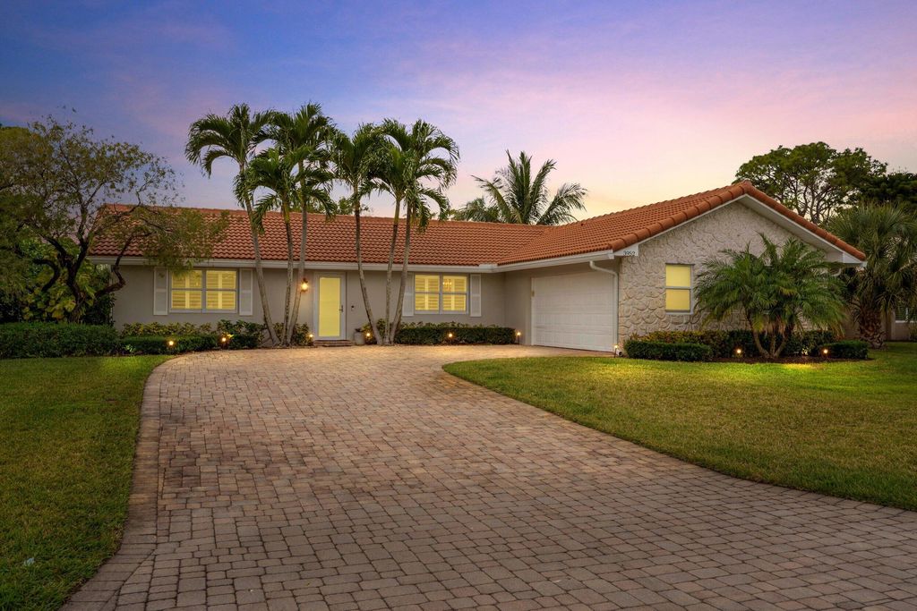 3952 SE Fairway W, Stuart, FL 34997