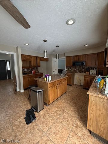 749 Regina Drive, Vermilion, OH 44089