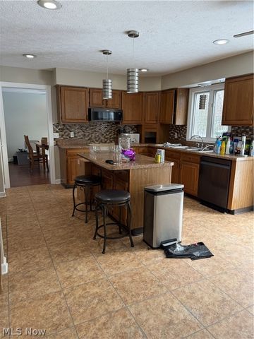 749 Regina Drive, Vermilion, OH 44089