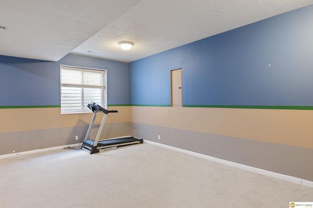 18624 Anne Street, Omaha, NE 68135