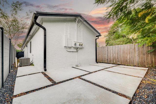 1126 NW 4th Avenue 1-2, Fort Lauderdale, FL 33311