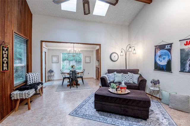 13825 72nd Avenue E, Puyallup, WA 98373